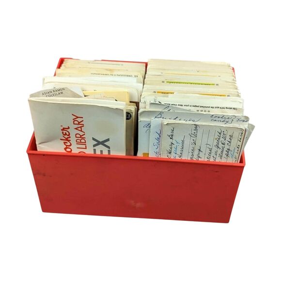 Vintage 1970s Betty Crocker Recipe Box: Retro Handwritten Recipe Collection - Picture 2 of 10